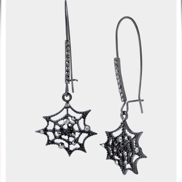New Betsey Johnson CREEPY CRAWLY HOOK EARRINGS GUNMETAL - Picture 7 of 10